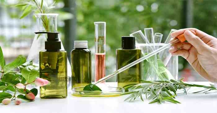 Des ingrédients naturels comme l’huile d’argan et le rhassoul, transformés en cosmétiques bios destinés à l’exportation